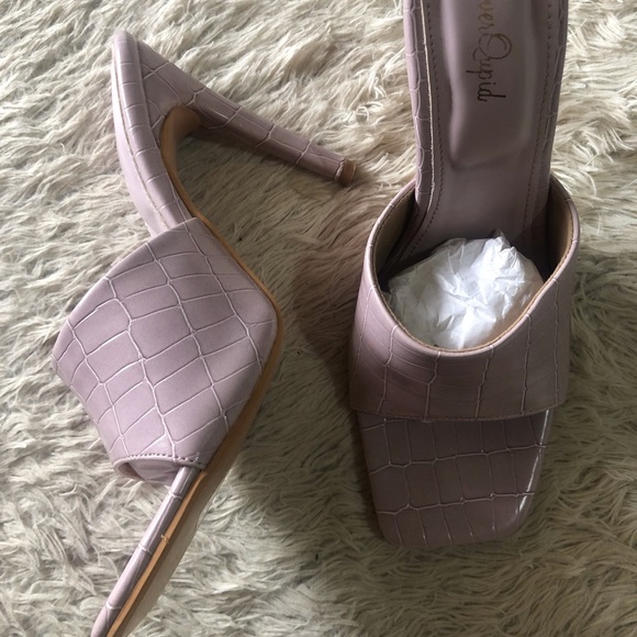 Reptilian Embossed Stilettos - Picture 3 of 11